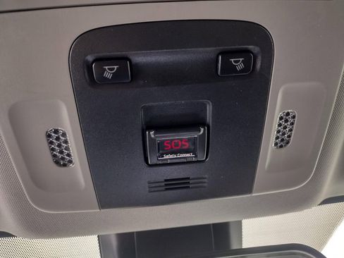 Used 2019 Toyota Camry LE w/ Carpet Mat Package FWD image 28