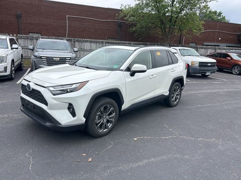 Used 2022 Toyota RAV4 XLE Premium AWD/4WD image 9
