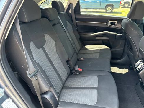 Used 2021 Kia Sorento LX AWD/4WD image 19