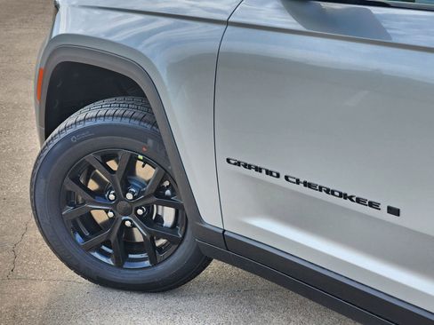 New 2026 Jeep Grand Cherokee L 2WD image 17