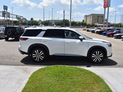Used 2025 Nissan Pathfinder Platinum w/ Cargo Package FWD image 15