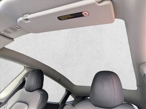 Used 2022 Tesla Model Y Performance image 17