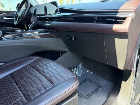 Certified 2022 Cadillac Escalade Premium Luxury Platinum image 12
