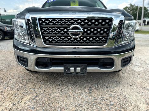 Used 2018 Nissan Titan SV w/ SV Convenience Package image 23