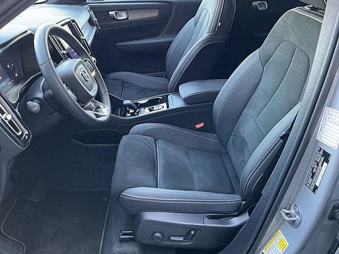 Certified 2025 Volvo XC40 B5 Plus image 15