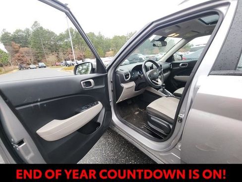 Used 2024 Hyundai Venue SEL image 21