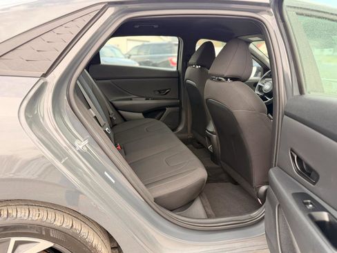 Used 2025 Hyundai Elantra Sport image 18