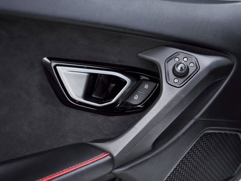 Used 2020 Lamborghini Huracan EVO image 33