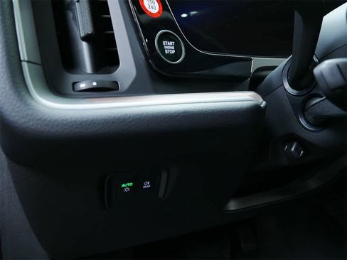 Used 2025 Porsche Cayenne image 17