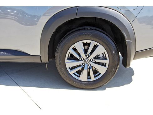 Certified 2025 Nissan Pathfinder SV w/ SV Premium Package FWD image 32