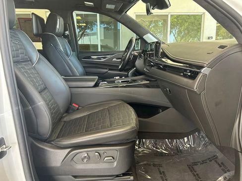 Used 2024 Cadillac Escalade V AWD/4WD image 23