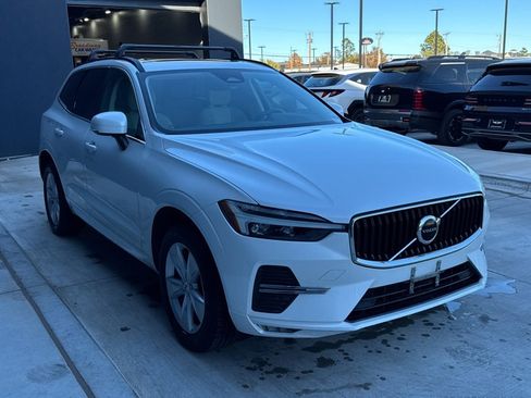 Used 2022 Volvo XC60 B5 Momentum image 9