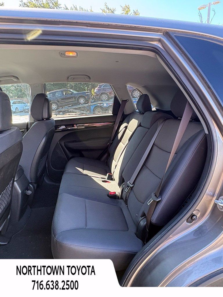 Used 2013 Kia Sorento LX AWD/4WD image 12