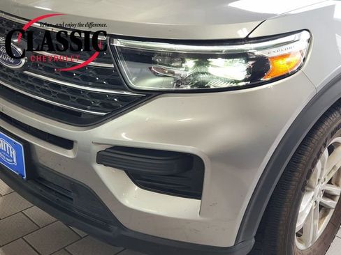 Used 2023 Ford Explorer XLT image 11