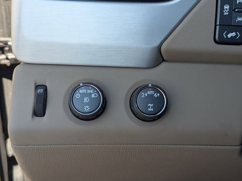 Used 2018 GMC Yukon SLT w/ Premium Edition image 27