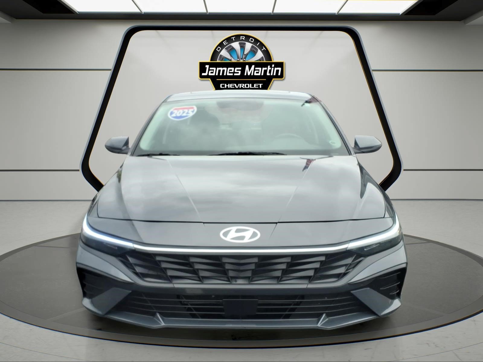 Used 2025 Hyundai Elantra Limited FWD image 2