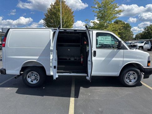 New 2025 Chevrolet Express 2500 w/ Communications Package RWD image 21