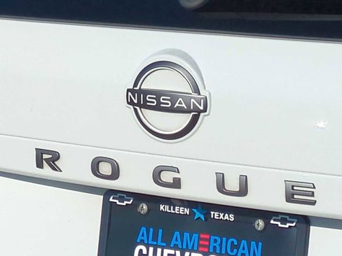 Used 2024 Nissan Rogue S image 31
