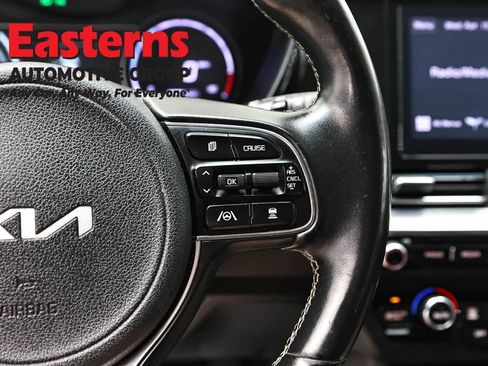 Used 2022 Kia Niro EX w/ Cold Weather Package image 16