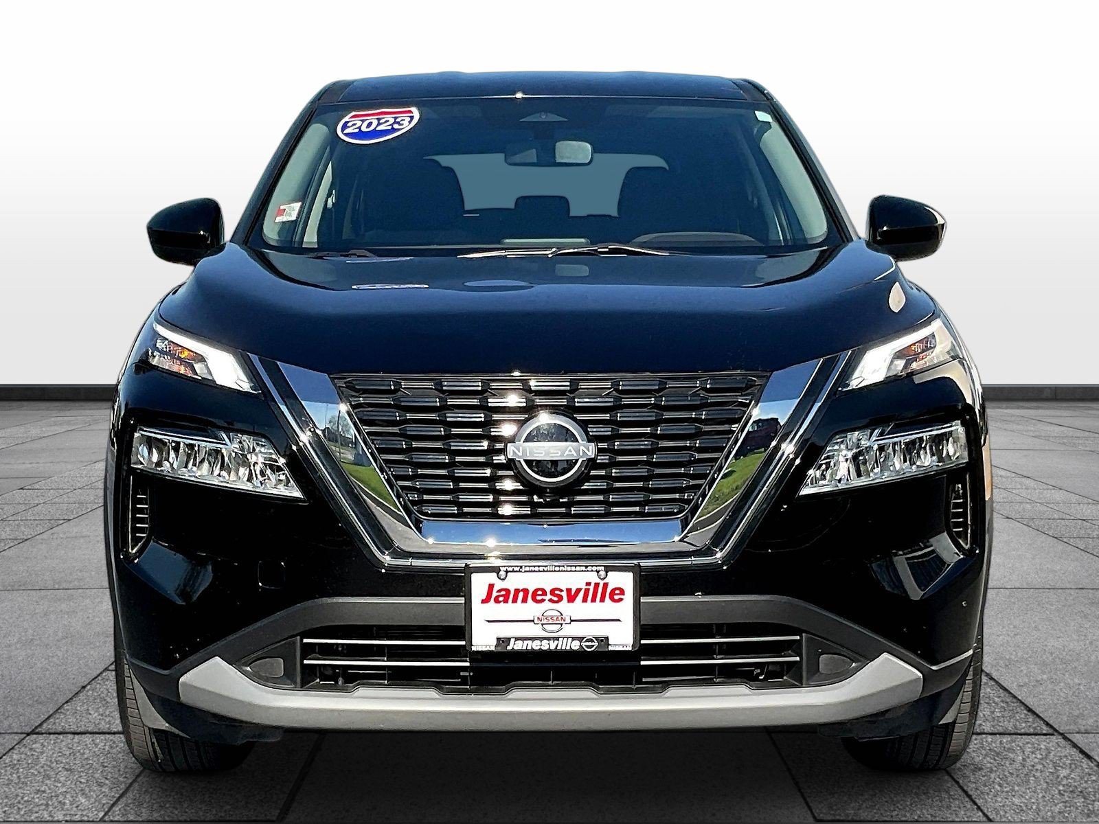 Used 2023 Nissan Rogue SV AWD/4WD image 2