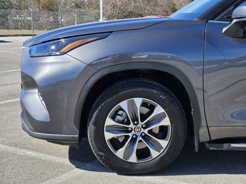 Used 2024 Toyota Highlander XLE image 8