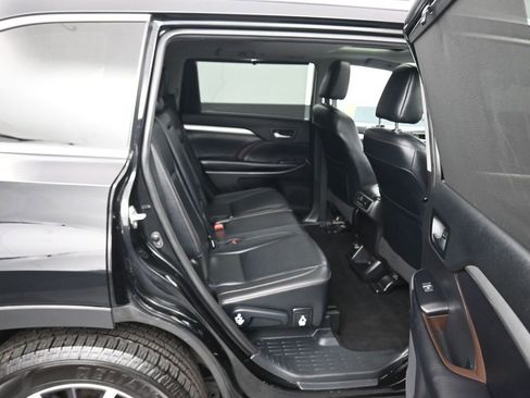 Used 2019 Toyota Highlander XLE image 48