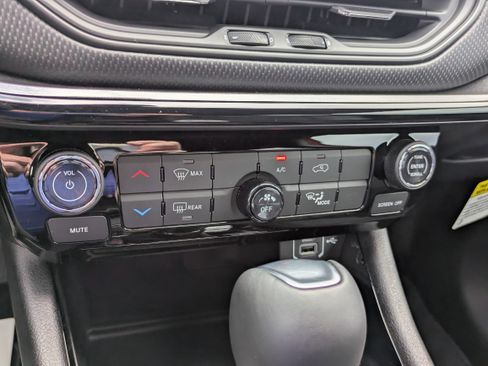 New 2026 Jeep Compass Latitude image 13