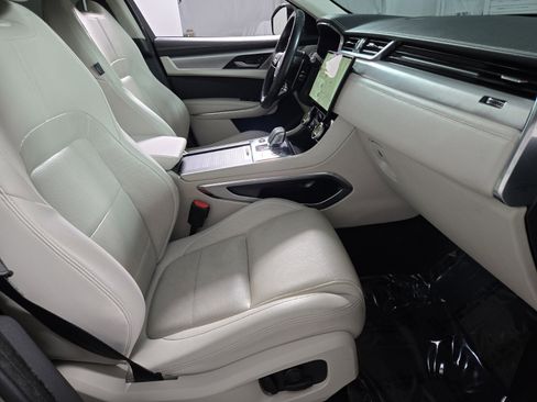 Used 2023 Jaguar F-PACE R-Dynamic S image 3