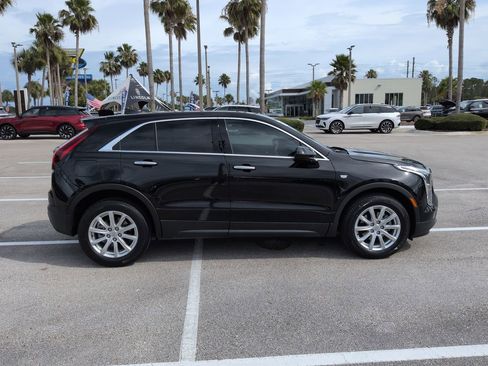 Used 2023 Cadillac XT4 Luxury FWD image 3