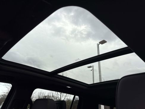 Certified 2022 GMC Yukon XL Denali w/ Denali Ultimate Package image 17