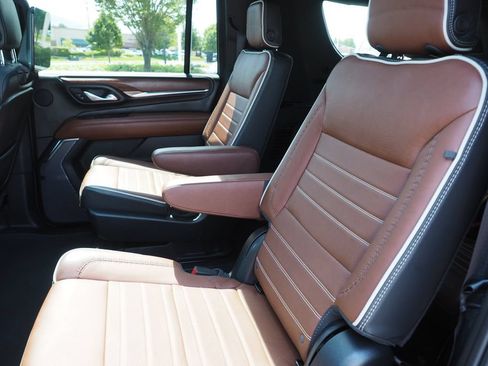 Used 2024 GMC Yukon XL Denali Ultimate AWD/4WD image 16