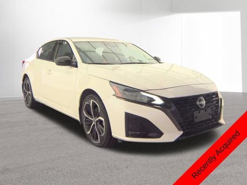 Used 2023 Nissan Altima 2.5 SR AWD/4WD image 4