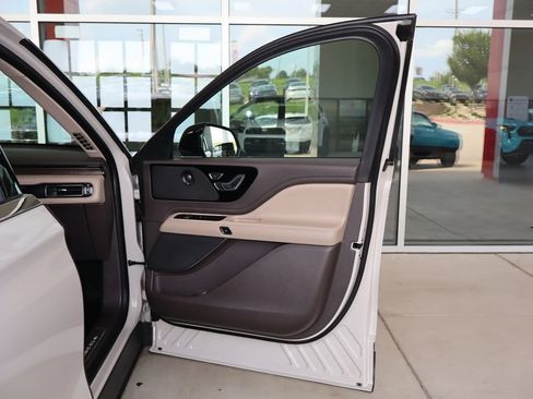 Used 2021 Lincoln Aviator Reserve w/ Equipment Group 201A RWD image 46