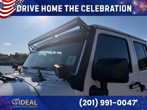 Used 2016 Jeep Wrangler Unlimited Sahara w/ Connectivity Group AWD/4WD image 14