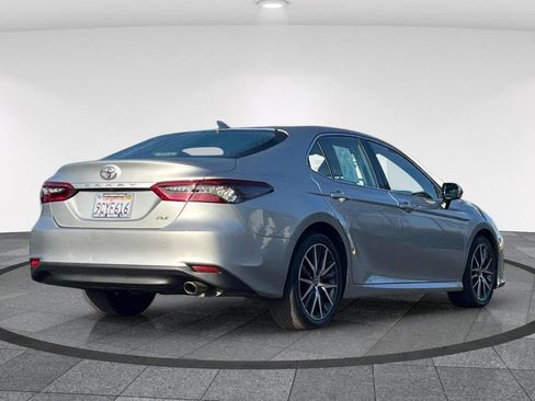 Used 2022 Toyota Camry XLE image 5