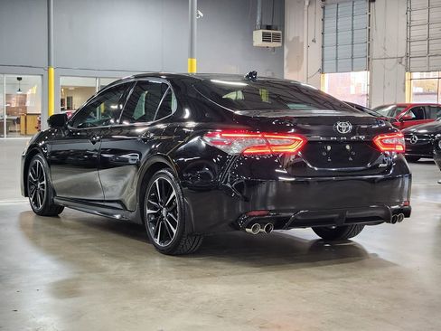 Used 2018 Toyota Camry XSE w/ Driver Assist Package image 11