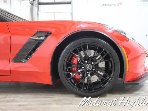 Used 2015 Chevrolet Corvette Z06 w/ 3LZ Preferred Equipment Group image 23