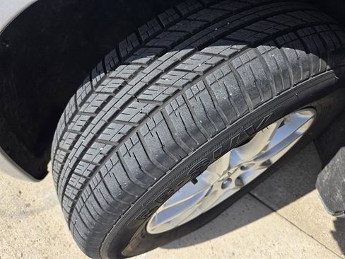 Used 2023 Chrysler Pacifica Touring-L image 13