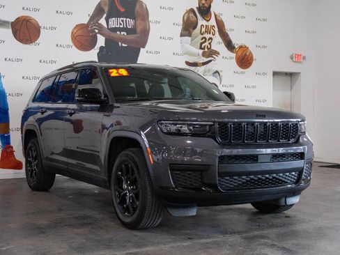 Used 2024 Jeep Grand Cherokee L Laredo RWD image 18