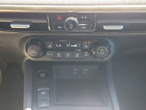 New 2026 Nissan Kicks SV w/ SV Premium Package FWD image 18