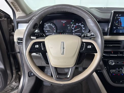 Used 2021 Lincoln Corsair FWD w/ Premium Package image 18