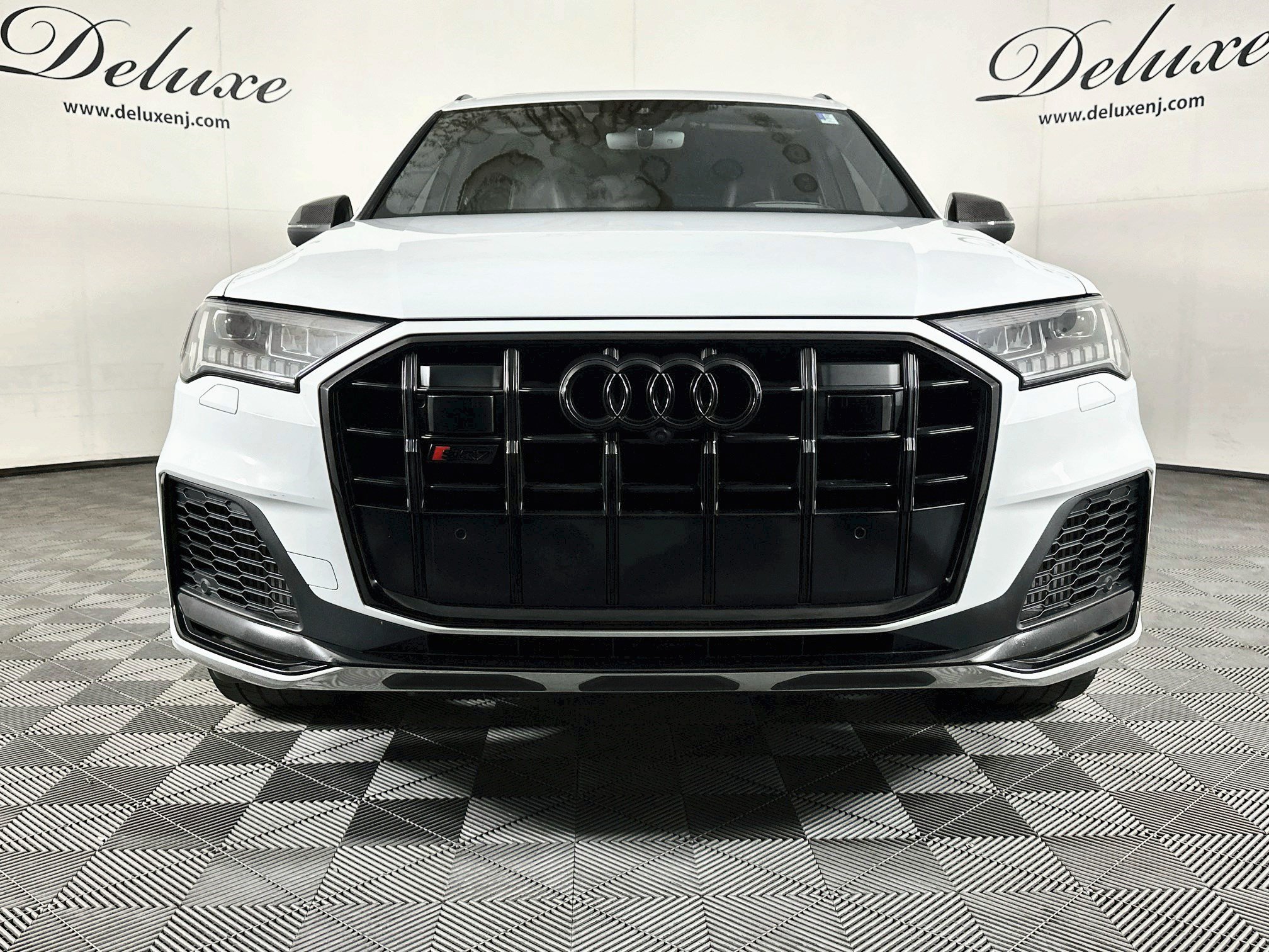 Used 2023 Audi SQ7 Prestige w/ Prestige Package AWD/4WD image 2