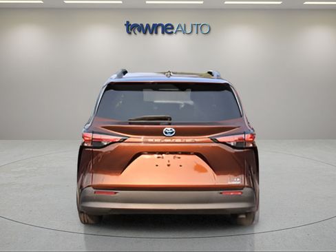 Used 2022 Toyota Sienna LE FWD image 4