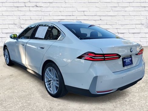 Used 2025 BMW 530i image 2