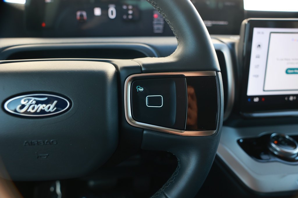 Used 2025 Ford Expedition Max Active AWD/4WD image 26