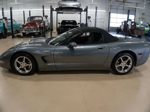 Used 2003 Chevrolet Corvette Convertible w/ Preferred Equipment Group1 RWD image 3