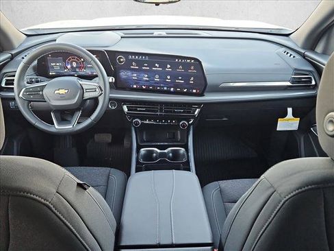 New 2026 Chevrolet Traverse LT w/ Sun and Wheel Package FWD image 15
