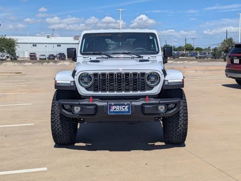 Used 2025 Jeep Wrangler Rubicon image 2