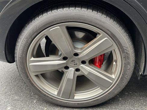 Used 2025 Porsche Cayenne Turbo image 9