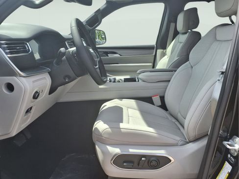 New 2026 Jeep Grand Wagoneer Limited AWD/4WD image 10